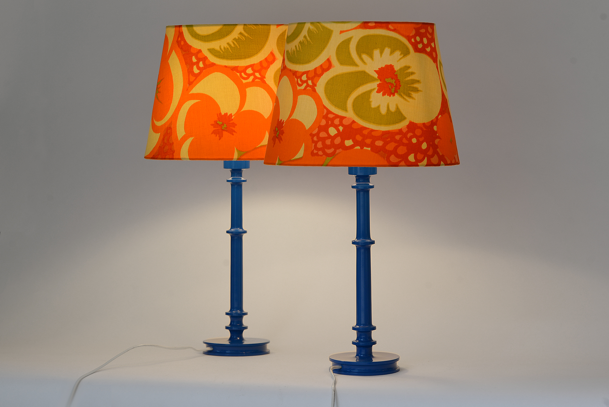 Pair of table lamps by Uno and Östen Kristiansson for Luxus AB. New shades  made from original 1960s fabric by Metsovaara. Sweden 1960s. – HAGBLOM