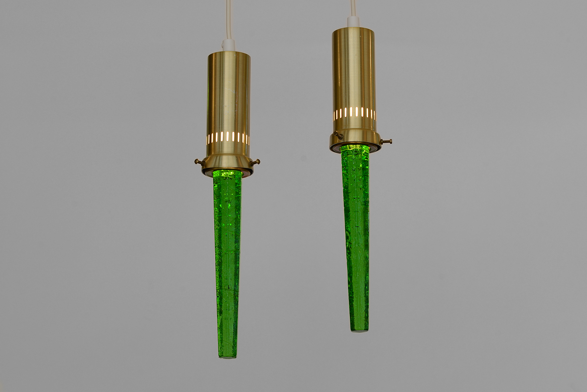 Pair of pendant lights “Istappen” by Ateljé Engberg. Sweden 1960s – HAGBLOM | Pendelleuchten