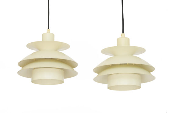 Pair of cream white pendant lights from Lyskaer belysning. Denmark 1970s - Image 3
