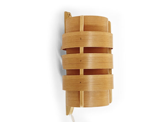 Pine veneer wall light/sconce V280 by Hans-Agne Jakobsson for Ellysett. Sweden 1960s