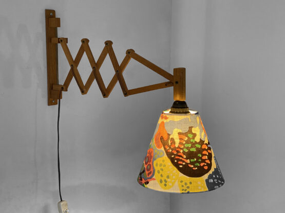 Wall lamp/scissor lamp with new shade from repurposed 1960s printed fabric from Svenskt Tenn . Sweden 1960s - Image 2